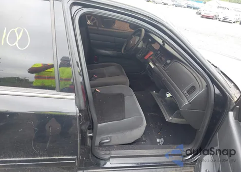 2008 Ford Crown Victoria Police/Police Interceptor z USA, uszkodzony, nr VIN 2FAHP71V68X178659